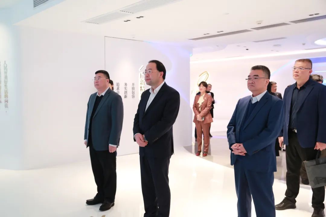 建设银行广东省分行党委书记、行长张伟煜一行到访恒峰国际集团
